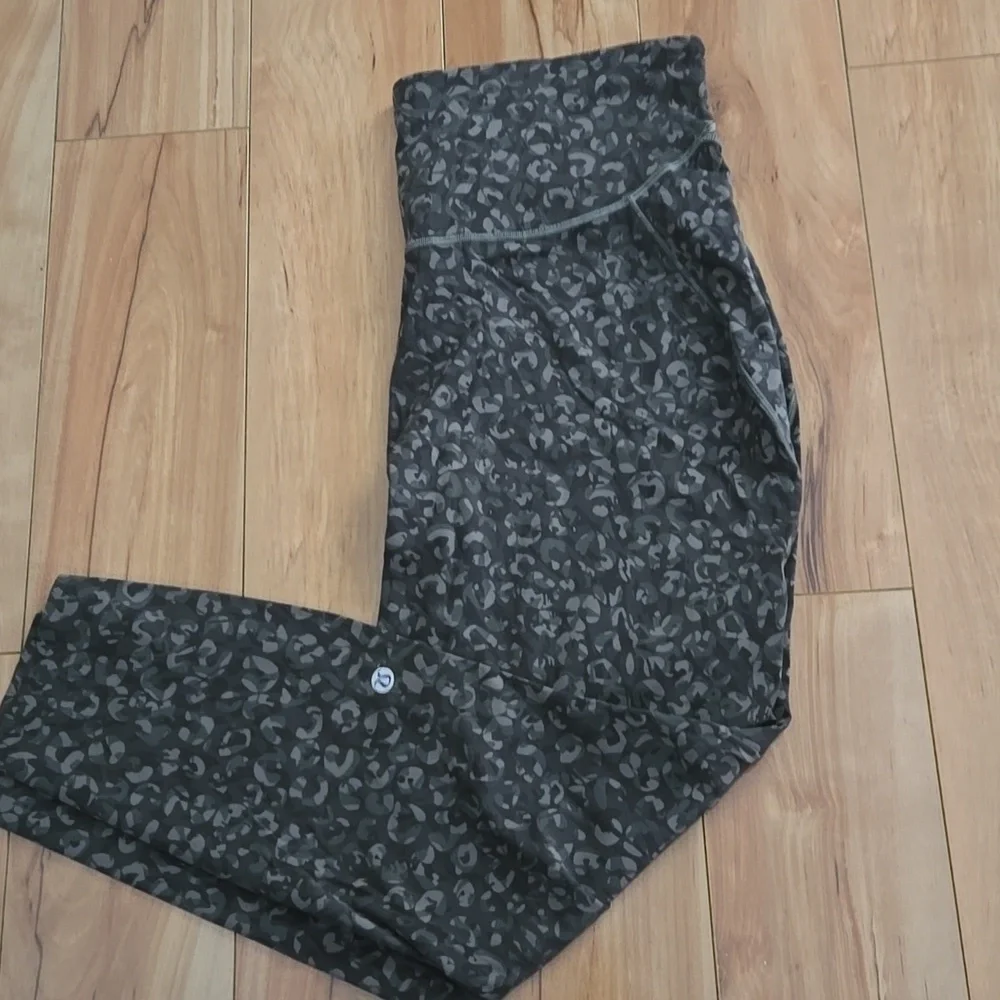 LuluLemon Base Pace High-Rise Tight Soft Leggings Green/Olive Multi Camo Size 12